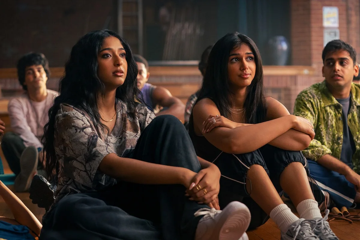 Netflix divulga cena de “Conforme a Música”, comédia sobre uma equipe de dança