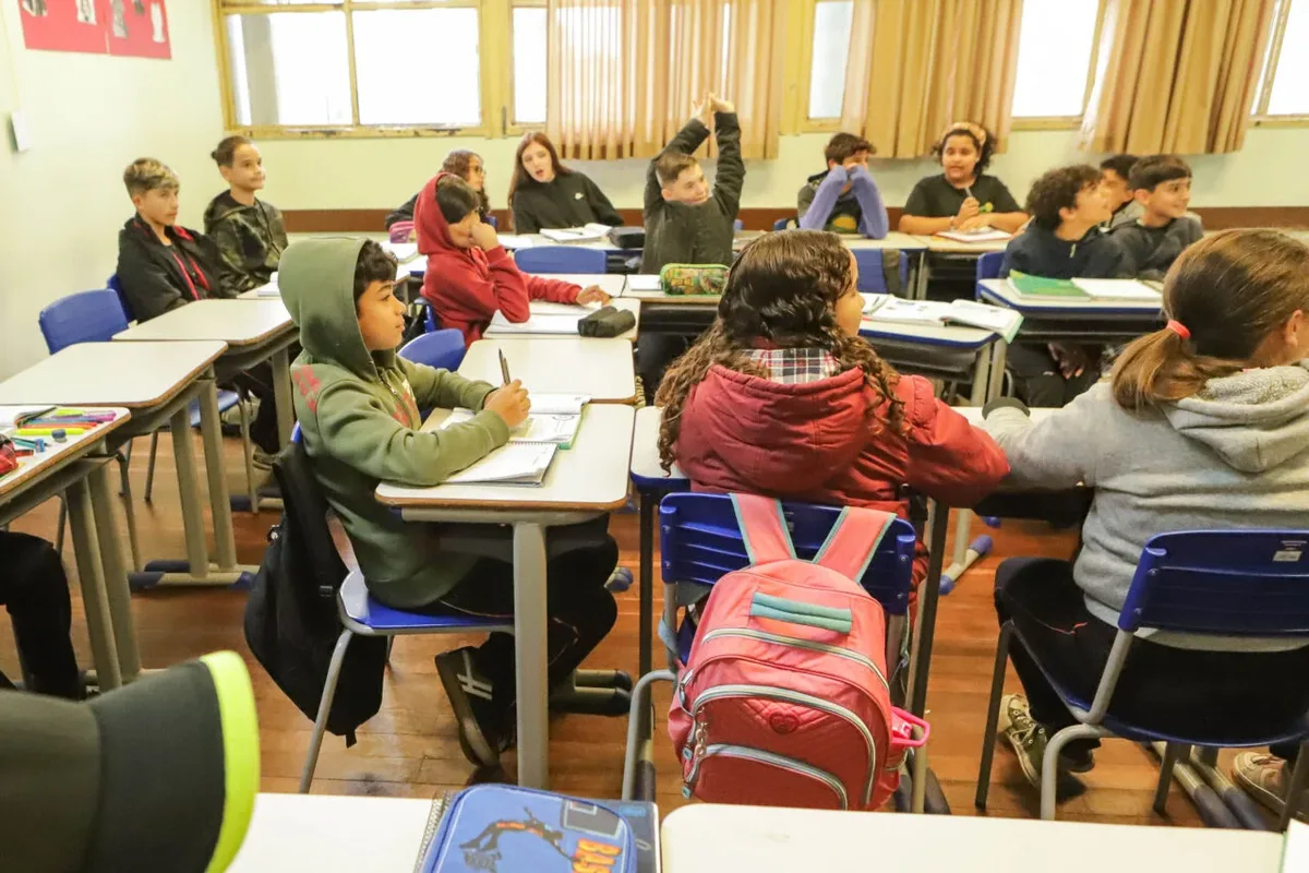 Sete escolas estaduais continuam sem aulas presenciais no Paraná