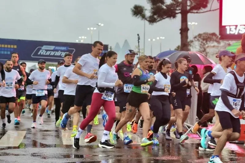 Chuva e frio não afastam participantes da Condor Running em Curitiba