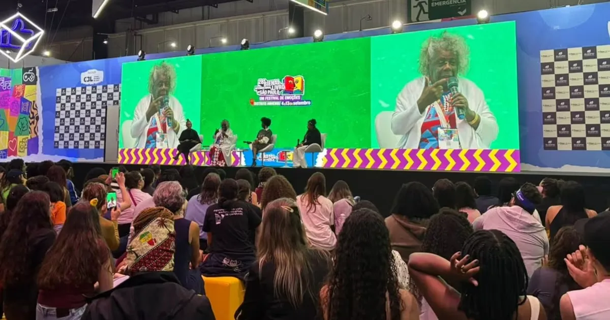 Maria Gal apresenta teaser de filme sobre Carolina de Jesus na Bienal de São Paulo