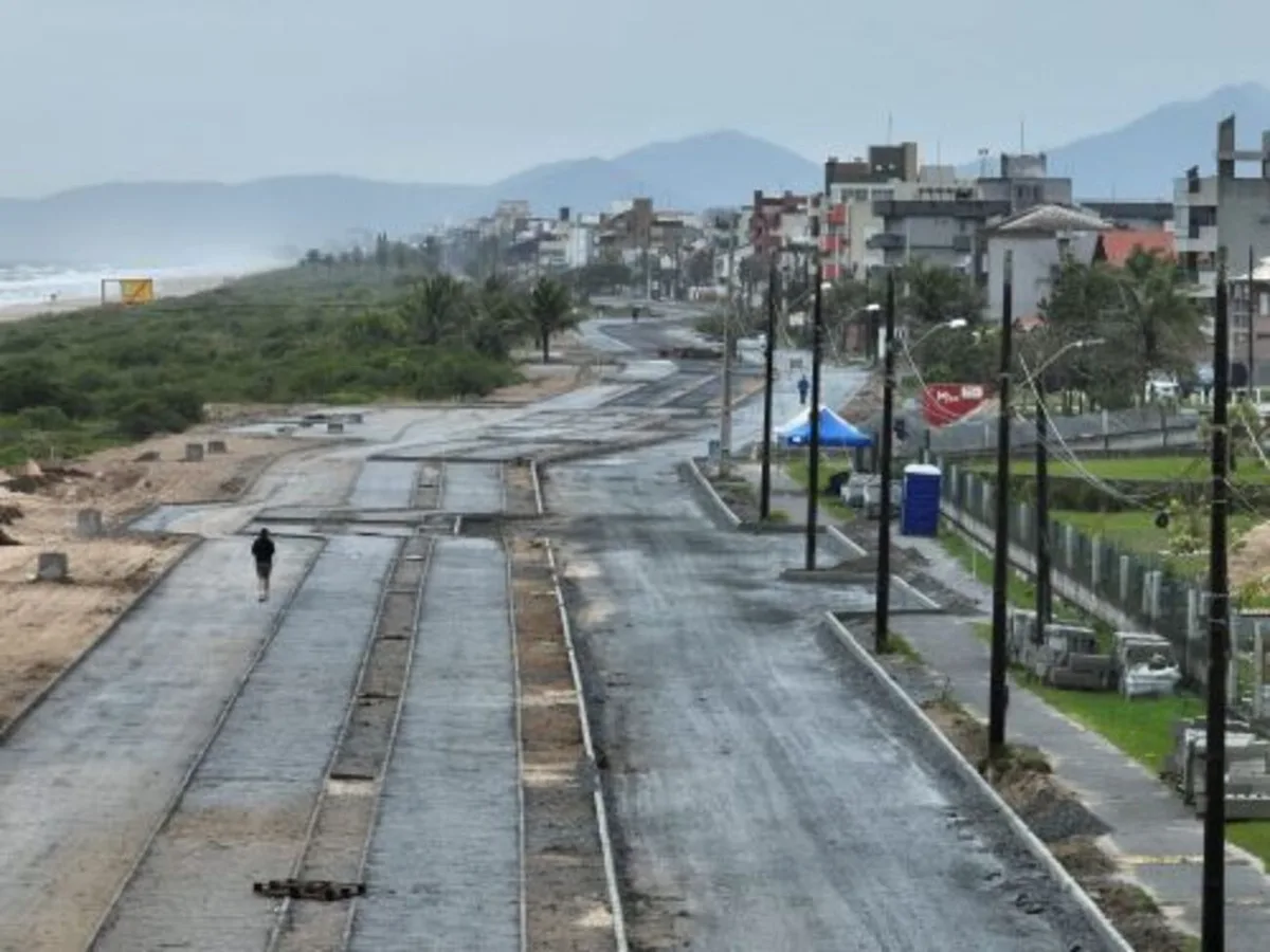 Drenagem e recuperação ambiental integram obras na orla de Pontal do Paraná