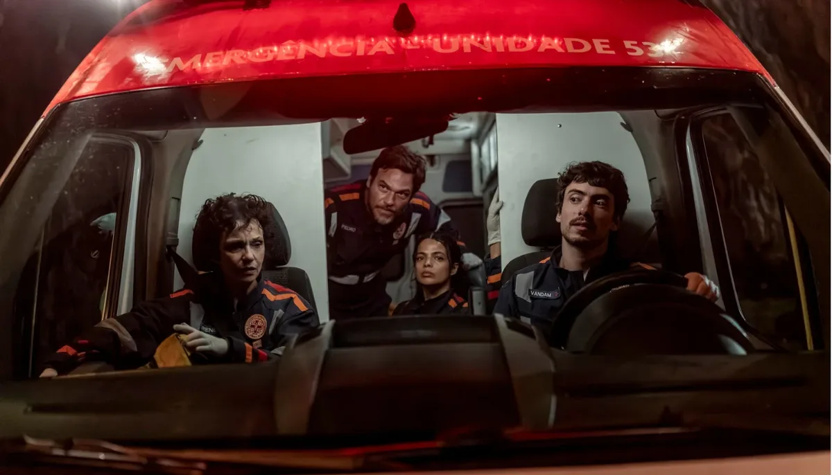 “Emergência 53” leva dilemas da saúde pública ao drama seriado