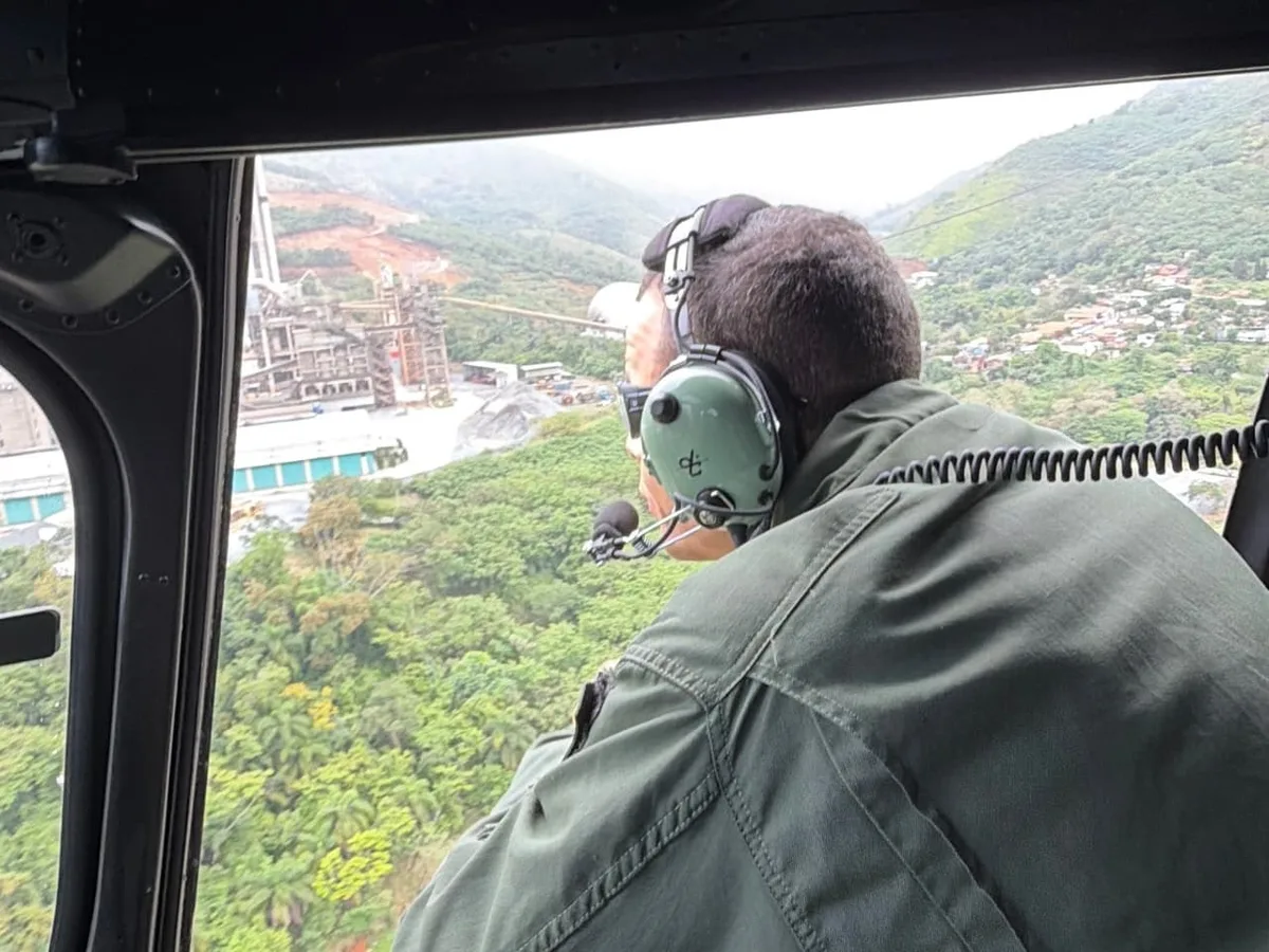 Helicóptero da Polícia Civil apoia restabelecimento de energia no Vale do Ribeira