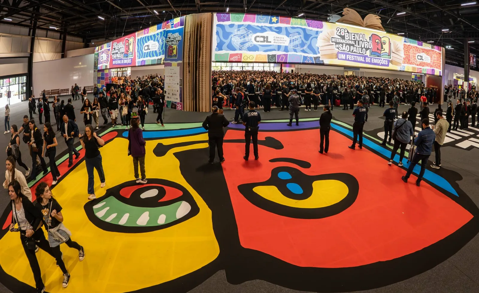Diversidade e escola entram no centro da formação de leitores na Bienal de São Paulo