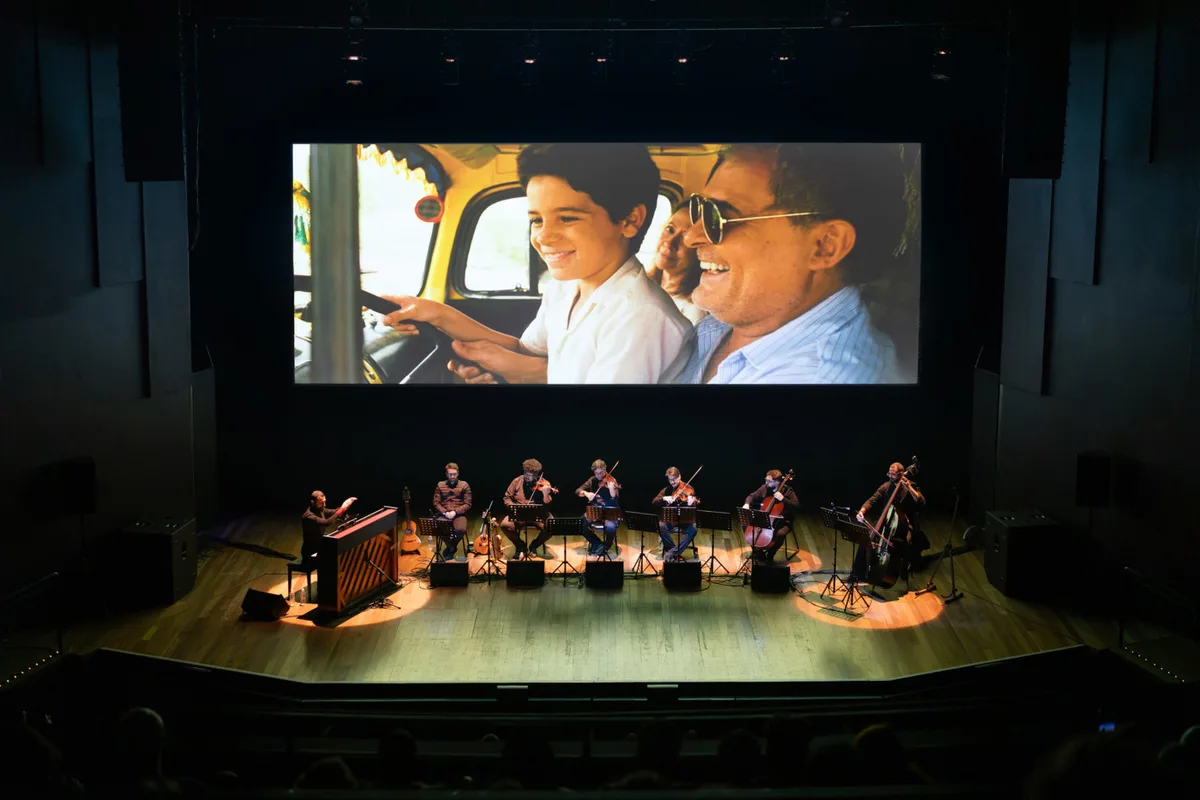 “Central do Brasil” retorna em cine-concerto com Vinícius de Oliveira