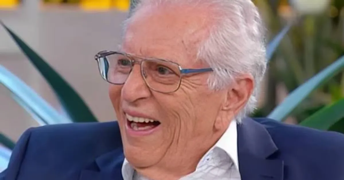 Carlos Alberto de Nóbrega teme futuro no SBT e evita assistir à própria atração