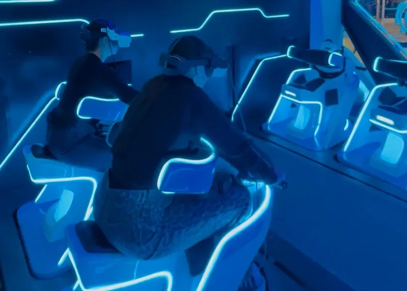Curitiba recebe simulador 9D com realidade virtual e efeitos físicos