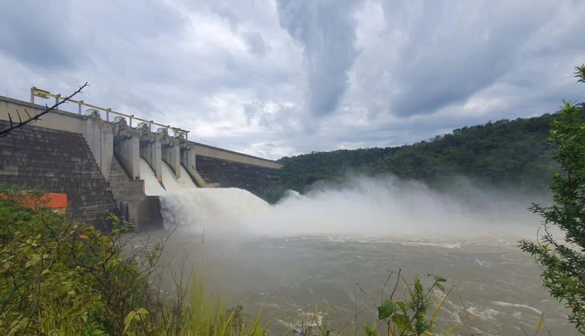 Copel amplia liberação de água em usinas após chuvas no Paraná