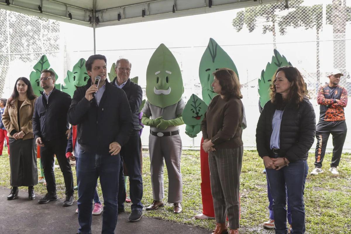 Praça dos Emirados Árabes Unidos é entregue revitalizada em Curitiba