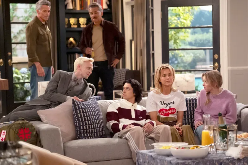 NBC apresenta trailer de Newlyweds, comédia estrelada por Téa Leoni