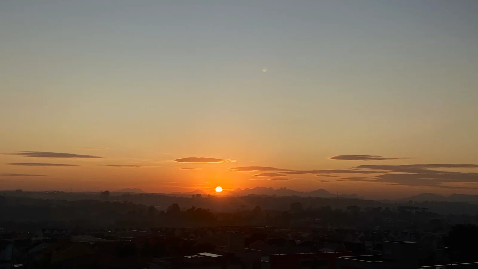 Inmet alerta para onda de calor no Paraná até 30 de setembro