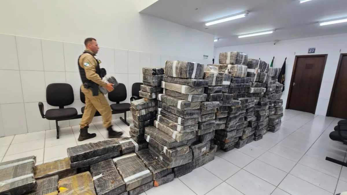 Confronto em Curitiba termina com apreensão de cinco toneladas de drogas