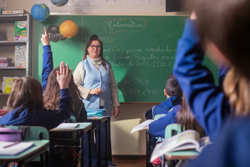 Curitiba oferece 1.443 vagas temporárias para professores