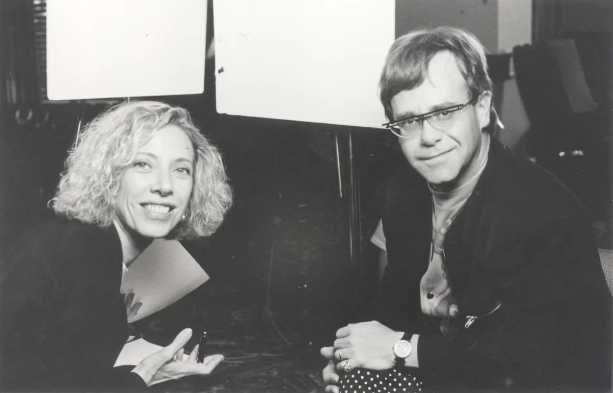 Elton John divulga registro de “Sacrifice” em show no Rio de 1995