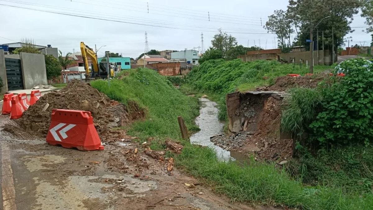 Rua Gerhard Ens será interditada após queda de passarela em Curitiba