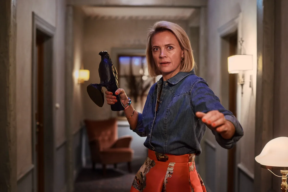 Netflix apresenta trailer de comédia sueca sobre jantar interrompido por tempestade
