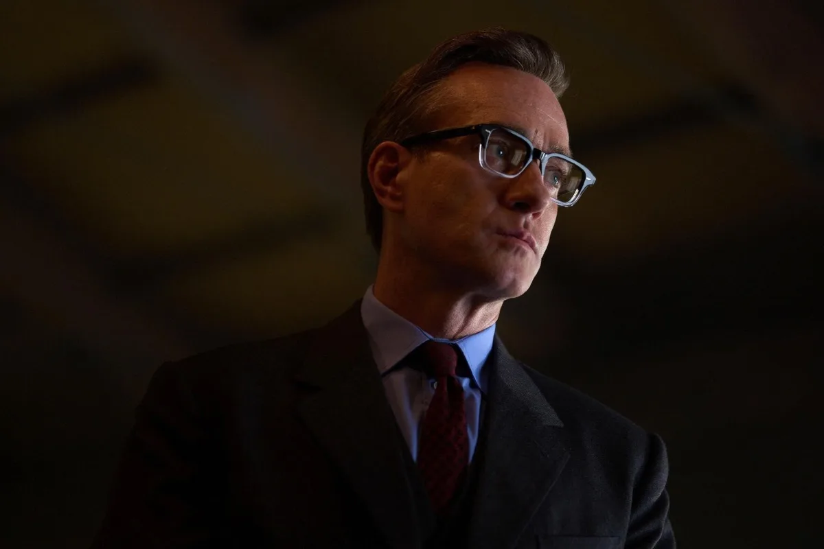 Matthew Macfadyen aparece como George Smiley em imagens de nova série de espionagem