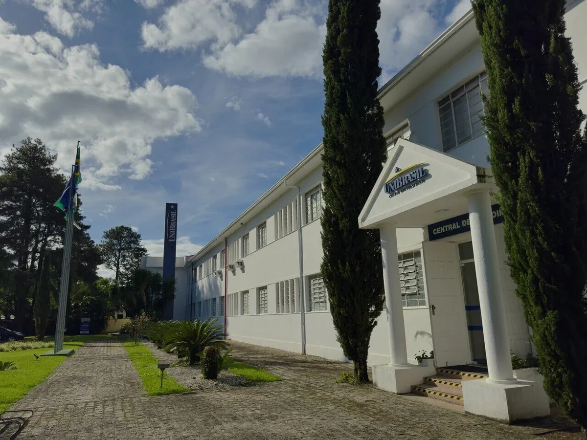 UniBrasil reúne estudantes em feira com oficinas práticas sobre profissões