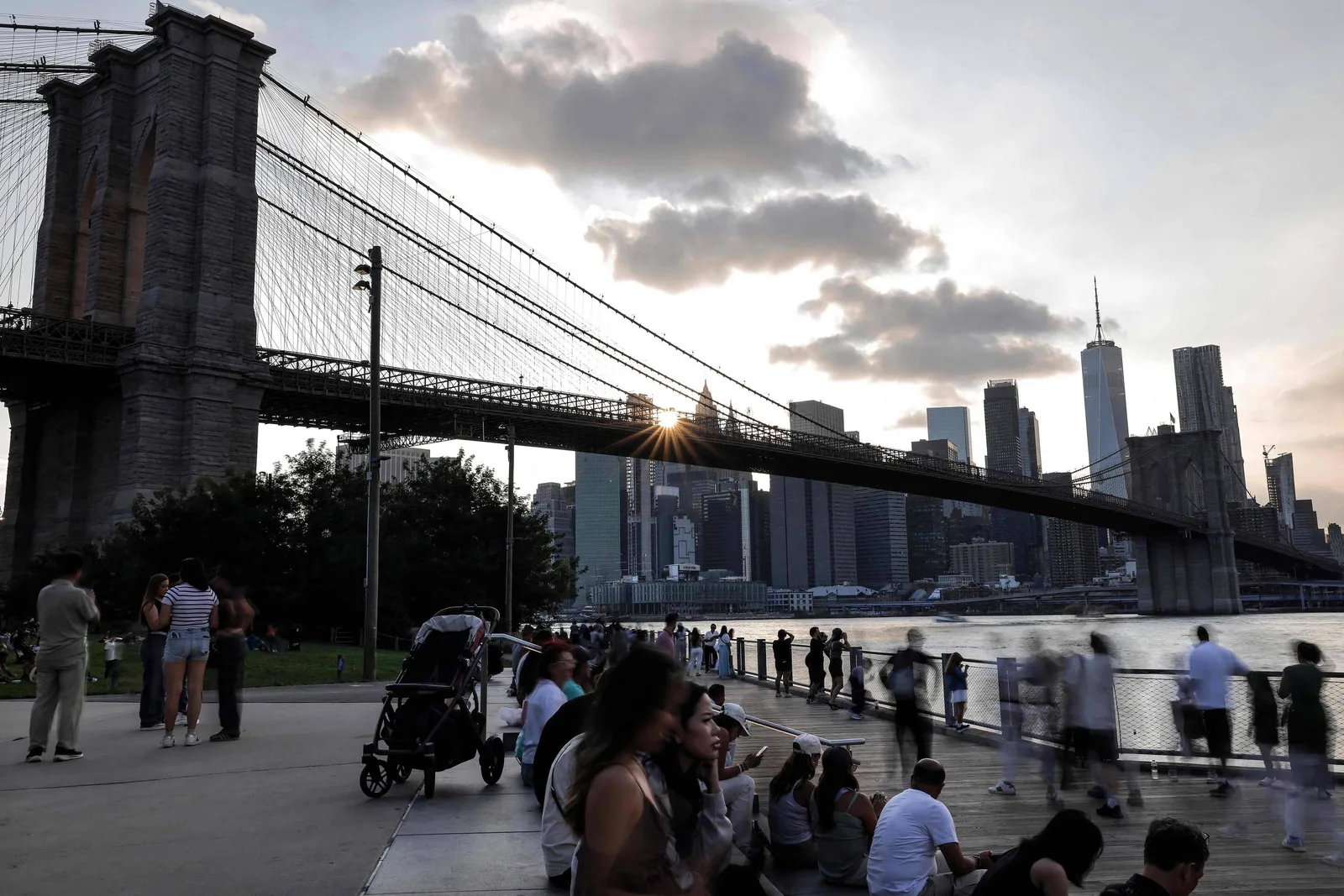 Polícia mata homem que apontou faca durante ação na ponte do Brooklyn