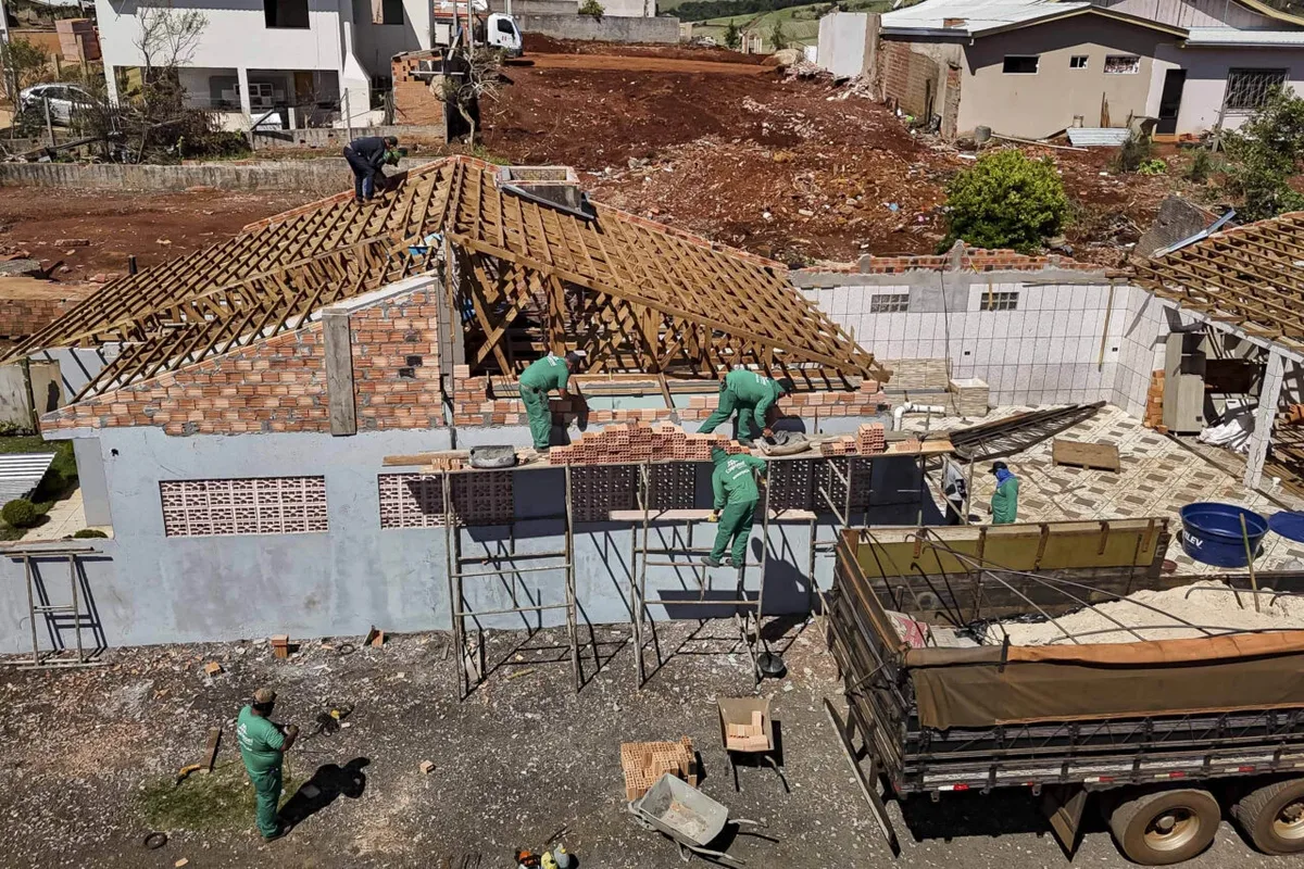 Paraná regulamenta auxílio de até R$ 50 mil para famílias afetadas por desastres