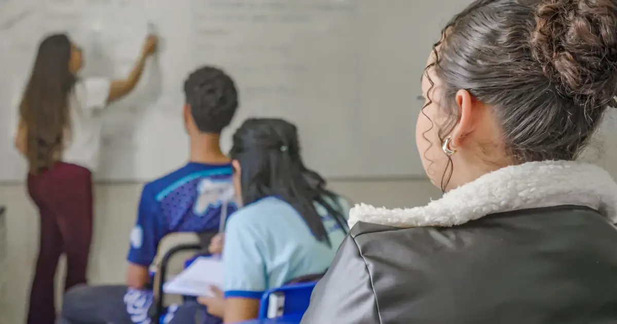 Pisa 2025 mantém desempenho do Brasil estável, mas país fica atrás na América Latina