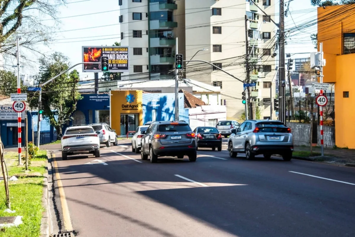 Curitiba instala radar na Rua Padre Agostinho, com limite de 40 km/h