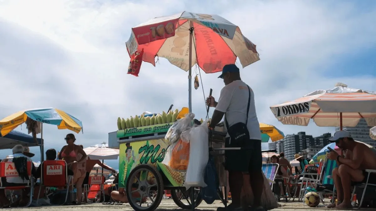 Guaratuba abre cadastro para ambulantes da temporada de verão 2026/2027