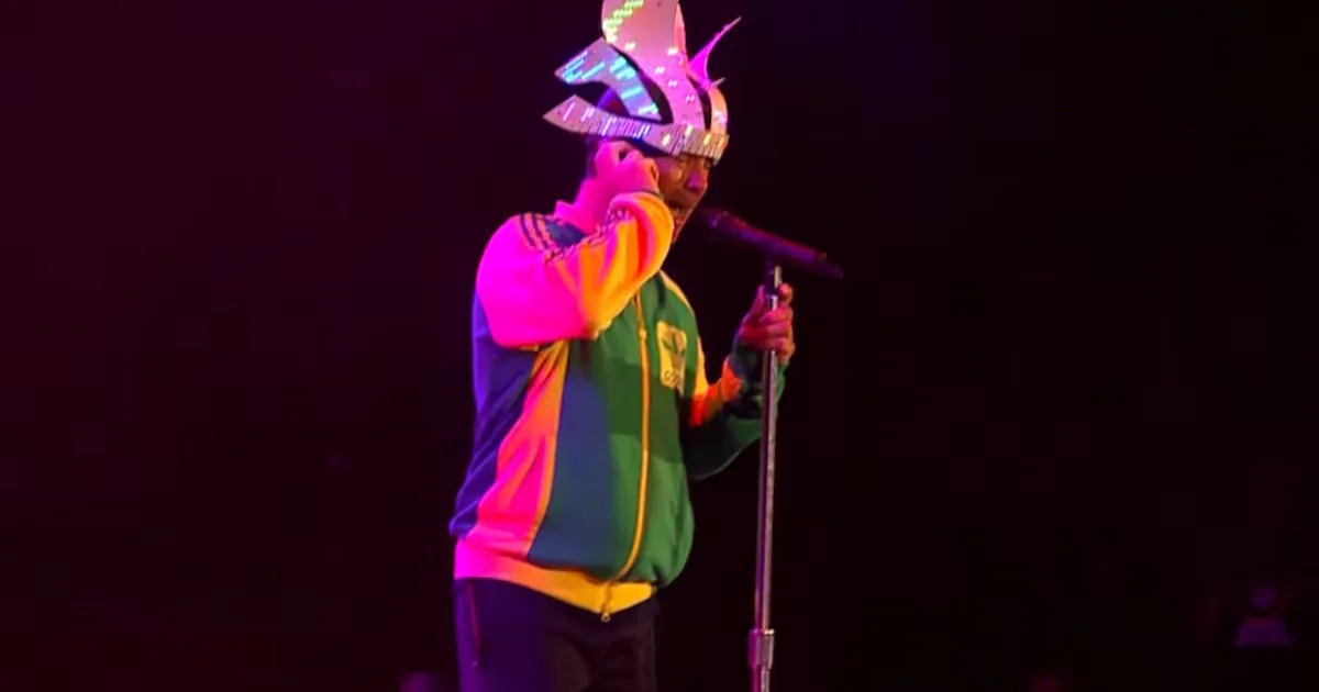 Jamiroquai mantém força cênica em noite de estreia do k-pop no Rock in Rio