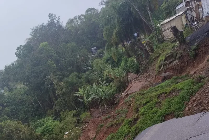 Chuvas deixam quatro mortos e atingem 80 municípios no Paraná