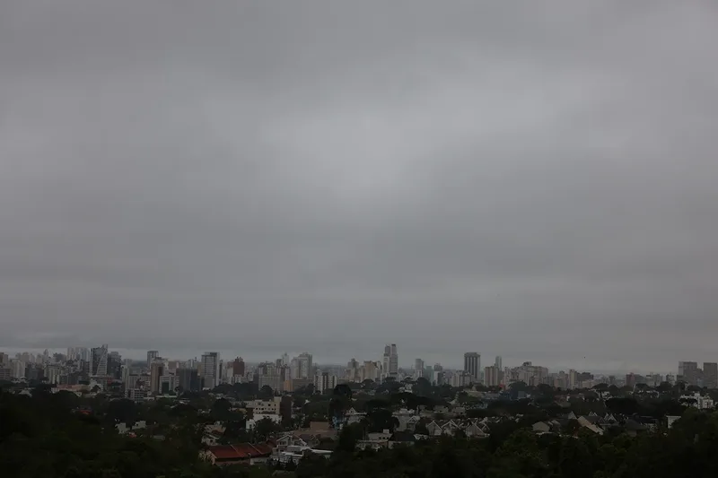Curitiba terá quinta-feira nublada, com máxima de 19ºC e pouca chuva