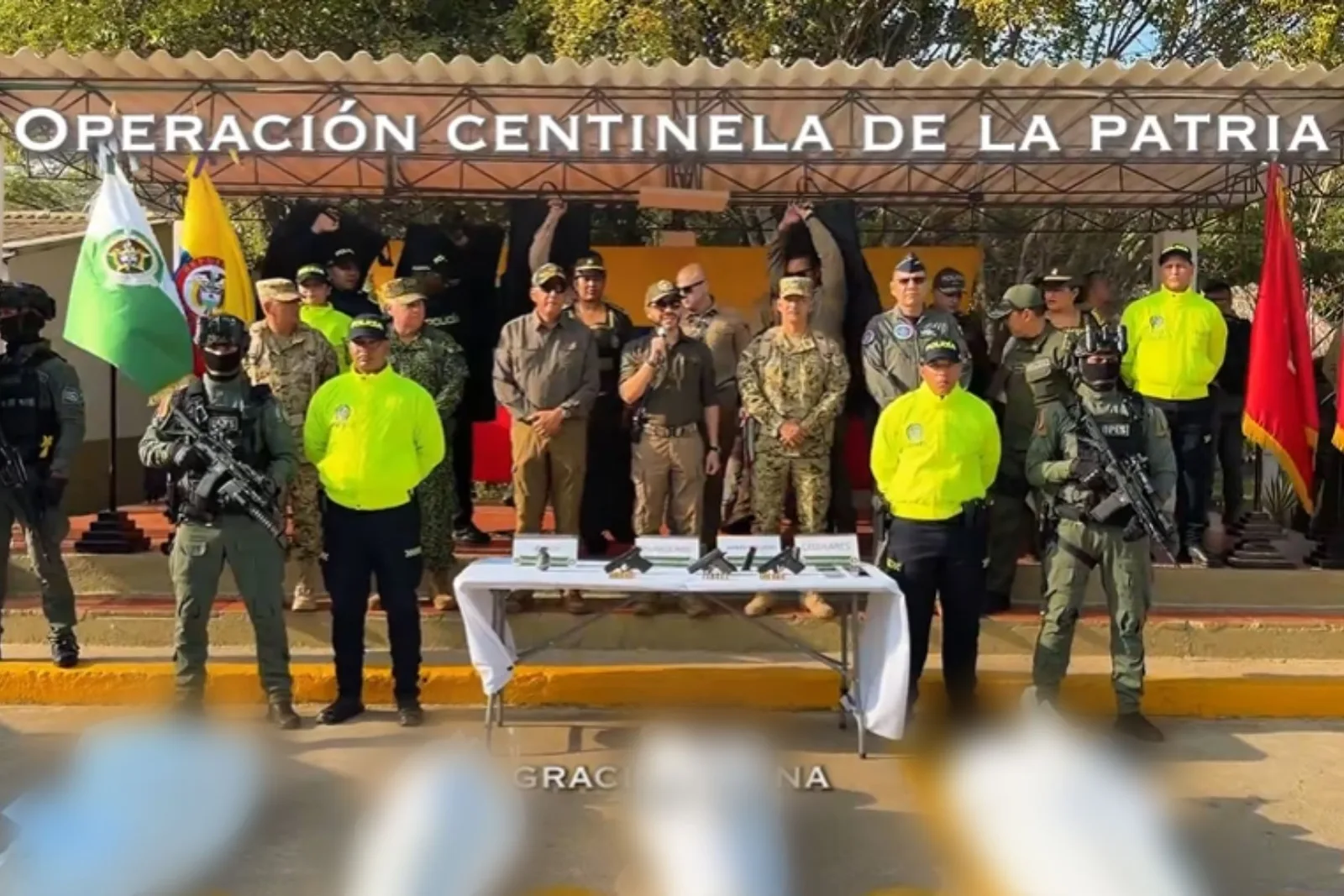 Presidente colombiano divulga vídeos diante de corpos após operações militares