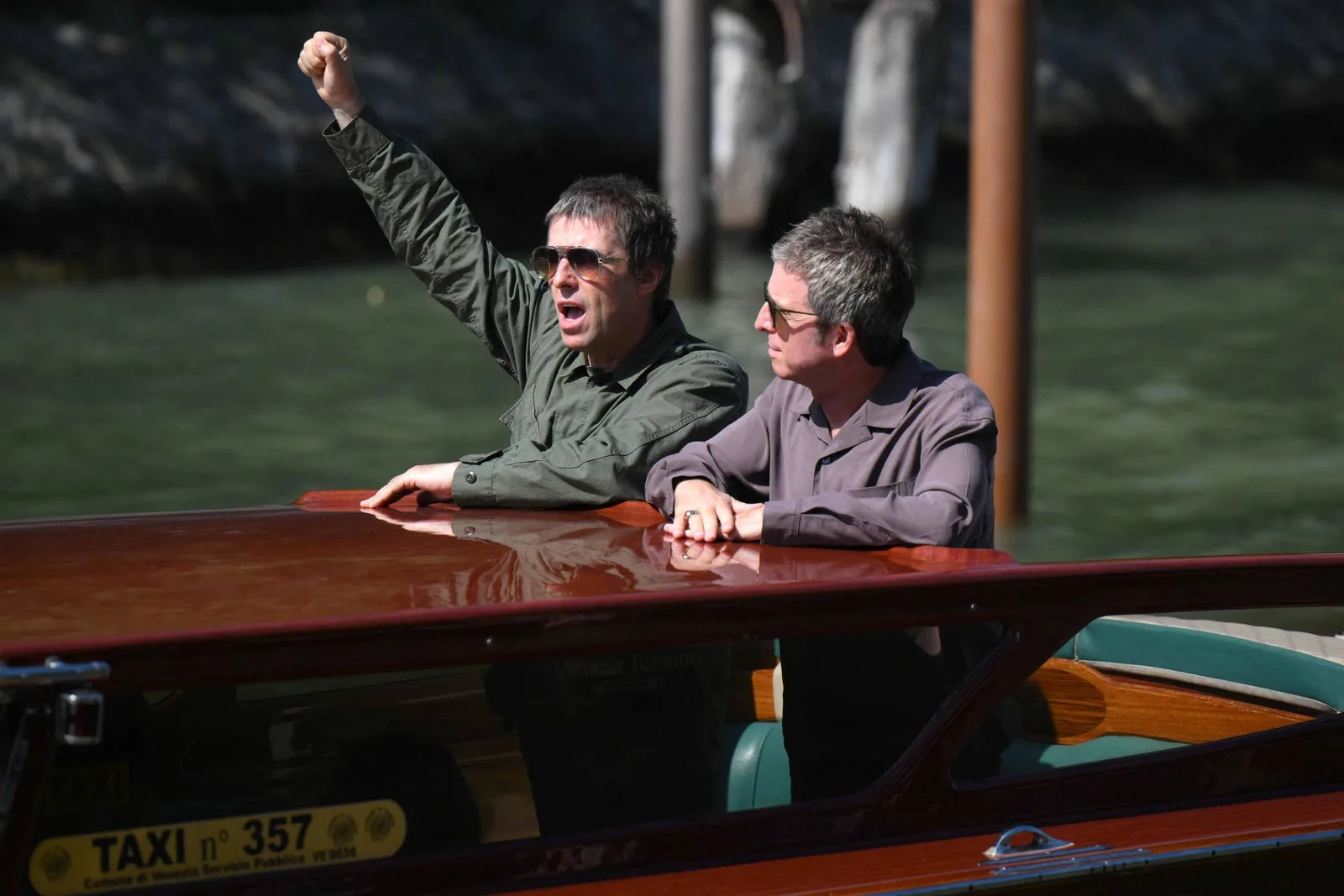 Documentário do Oasis revela reencontro cuidadoso entre Liam e Noel Gallagher