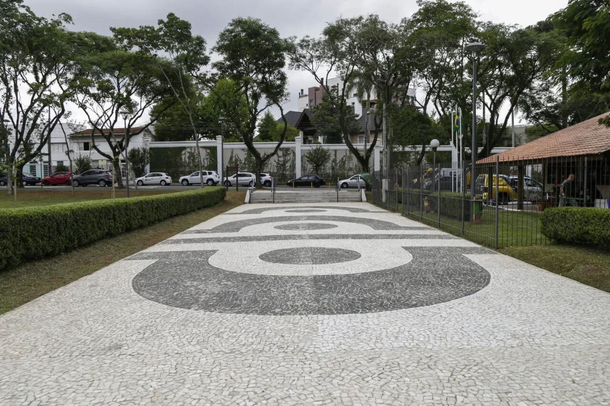 Praça em movimento leva lazer, arte e aulas de bicicleta ao Juvevê