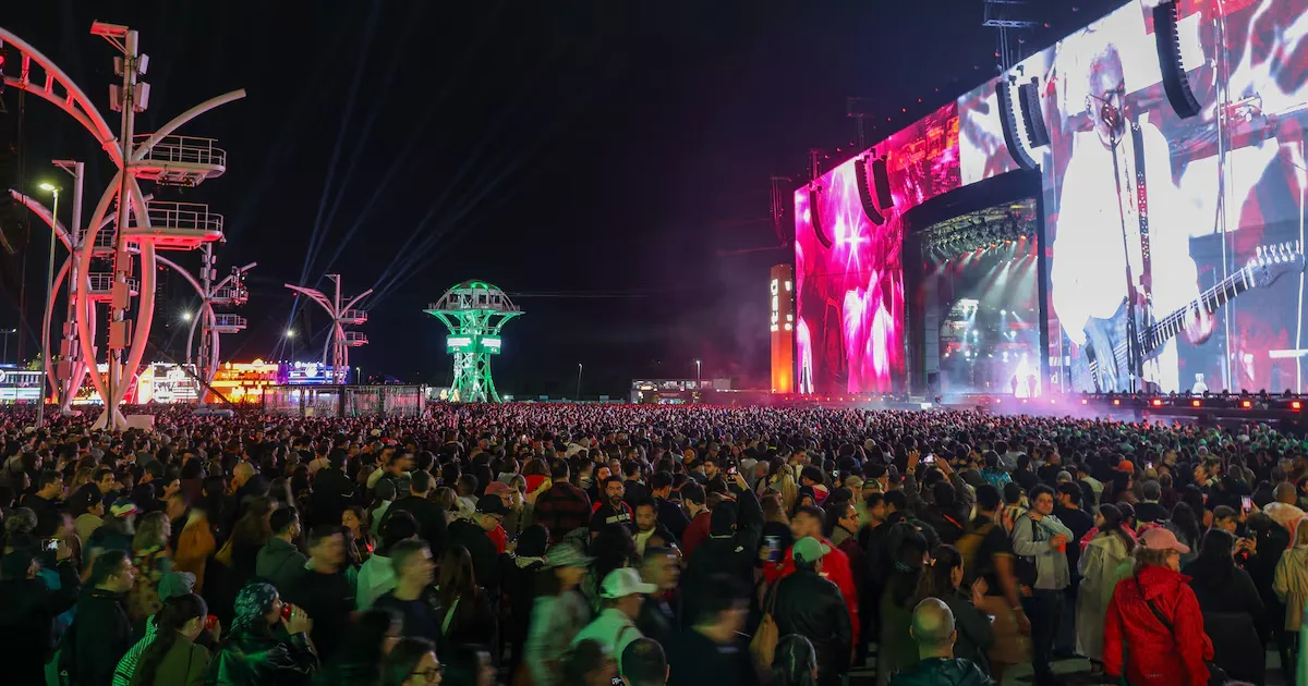 Fitas lançadas no show de Hwasa prendem mulher em tirolesa do Rock in Rio