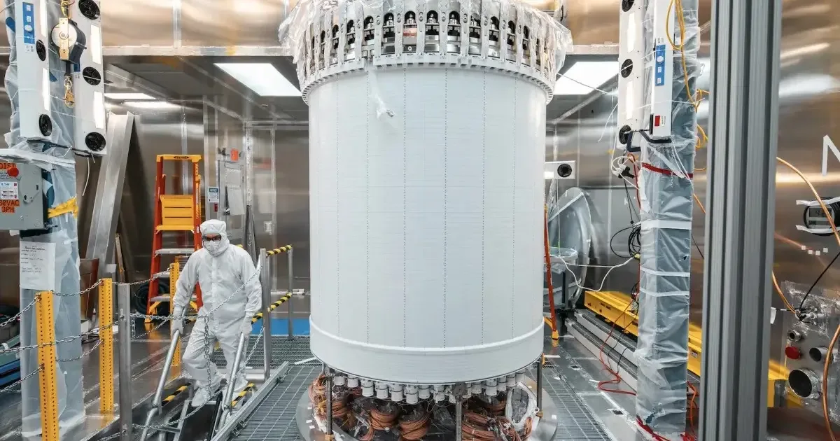 Detector subterrâneo identifica evento compatível com partícula de matéria escura