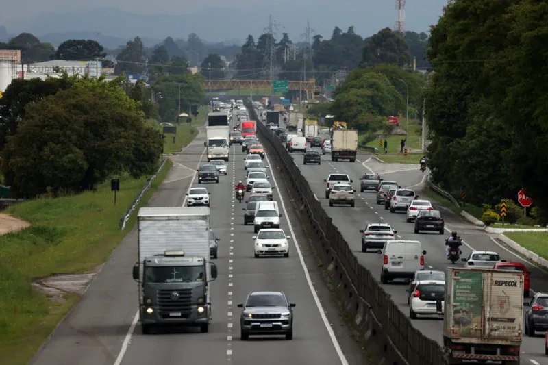 BR-277 registra fluxo acima do normal no retorno do feriado no Paraná