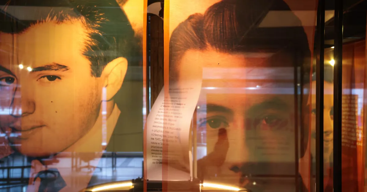 Exposição reúne mais de 300 peças e revisita o universo de Luis Fernando Verissimo