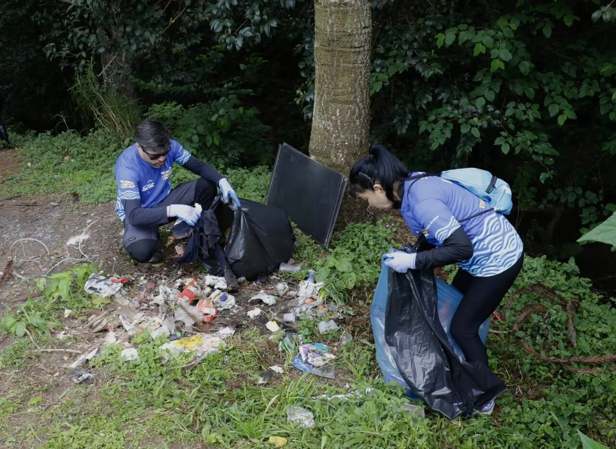 Ação no Alto Boqueirão retira 2 toneladas de resíduos de riacho