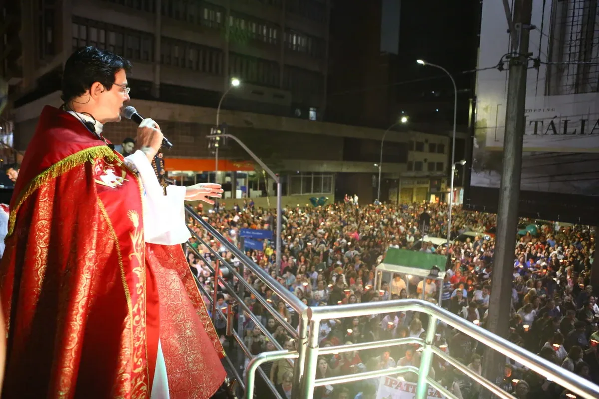 Procissão da Via-Sacra terá bloqueios progressivos no Centro de Curitiba