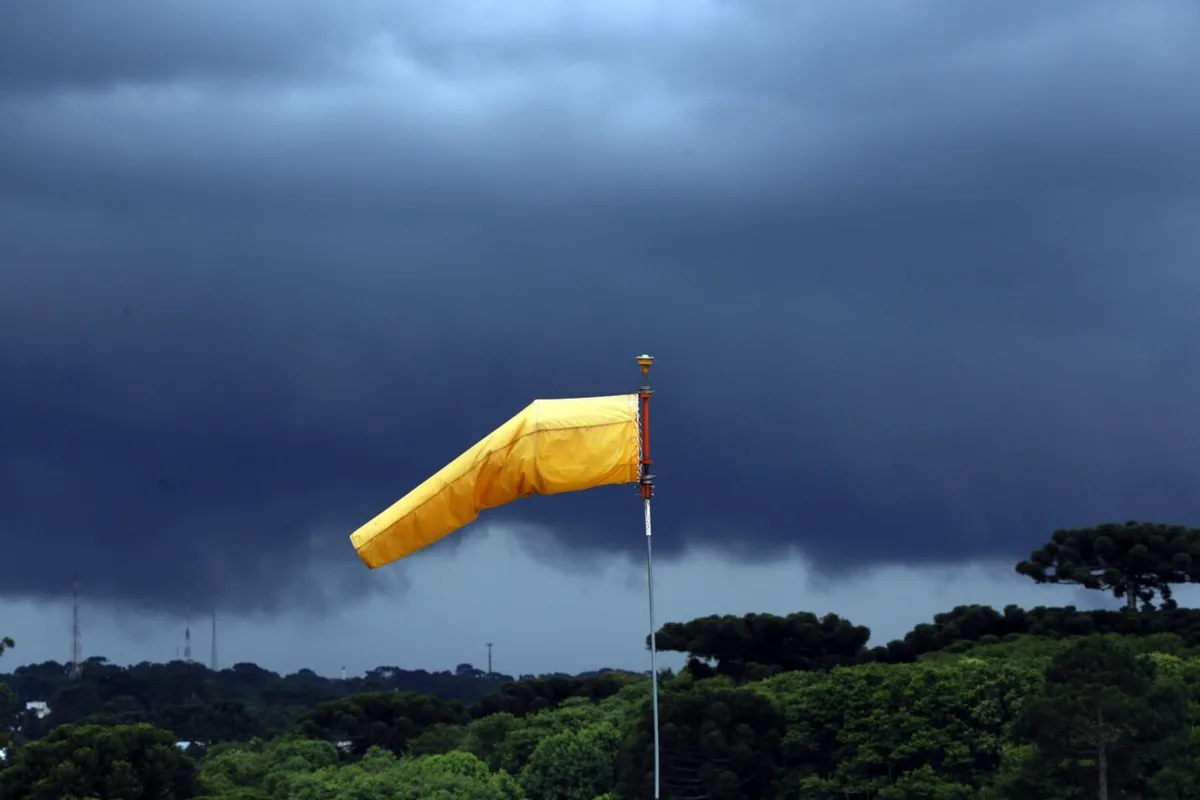 Paraná tem 12 tornados confirmados em 2026; veja como se proteger