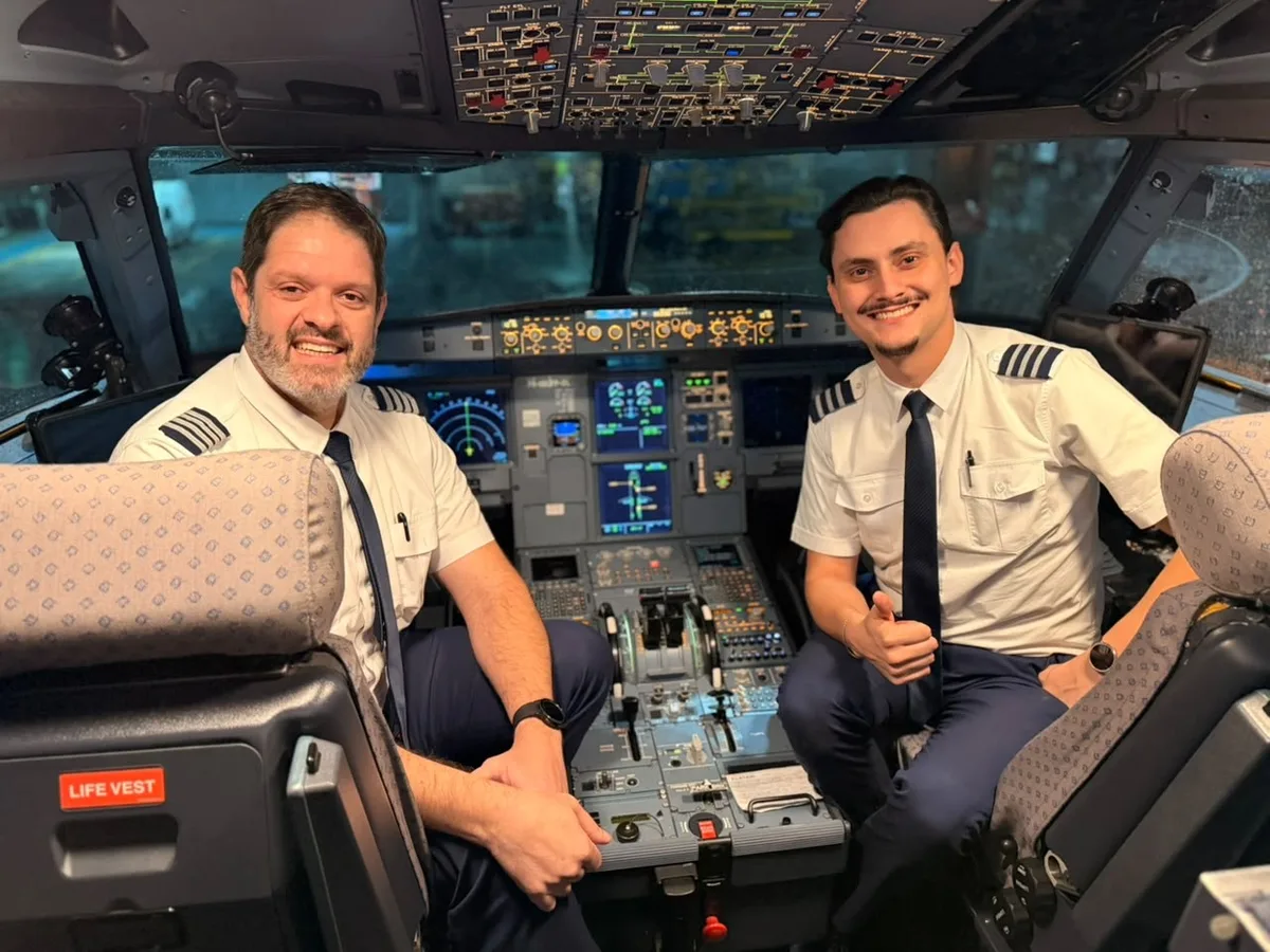 Irmãos pilotos dividem cabine em voo internacional no Dia do Irmão
