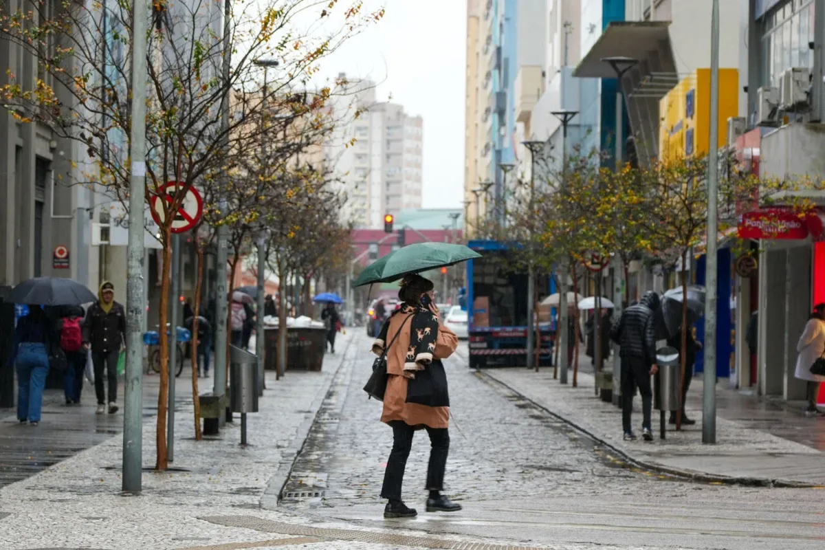 Chuva deve marcar votação de domingo em Curitiba, prevê Simepar