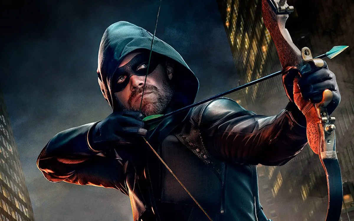 Stephen Amell reacende rumores sobre retorno como Arqueiro Verde