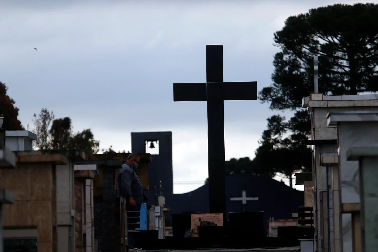 Prefeitura informa velórios e sepultamentos previstos para Curitiba nesta terça-feira