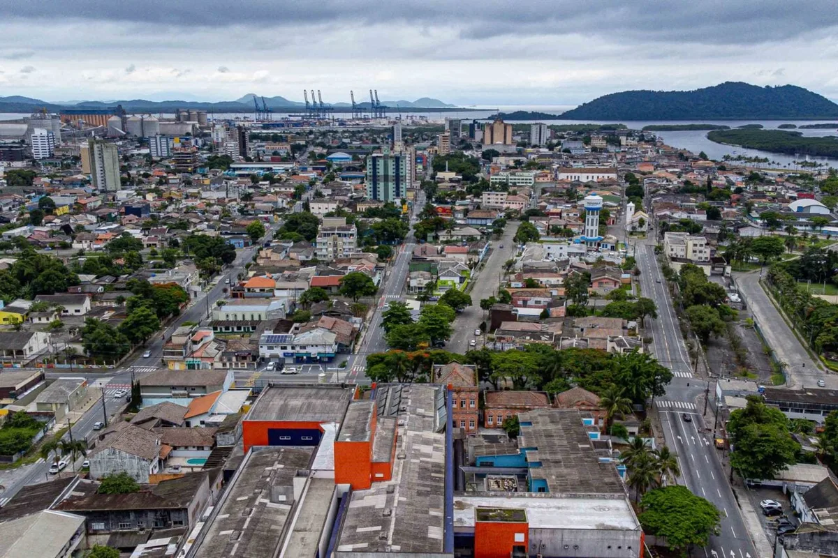 Paranaguá assina convênios para viaduto e pavimentação de avenida