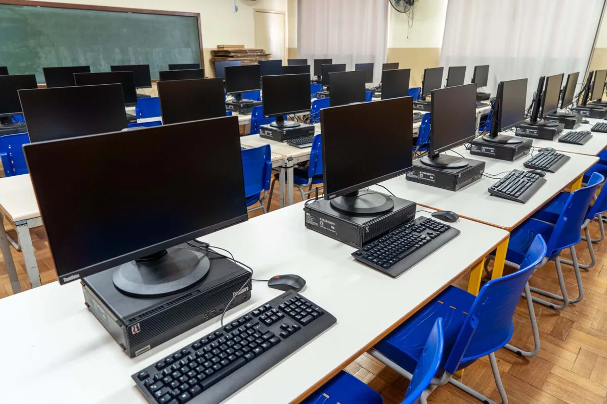 Rede estadual do Paraná aplica simulado do Enem a 118,1 mil estudantes