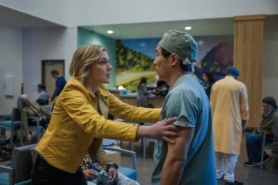 ‘Pluribus’ rende troféus a Vince Gilligan e Rhea Seehorn no Emmy