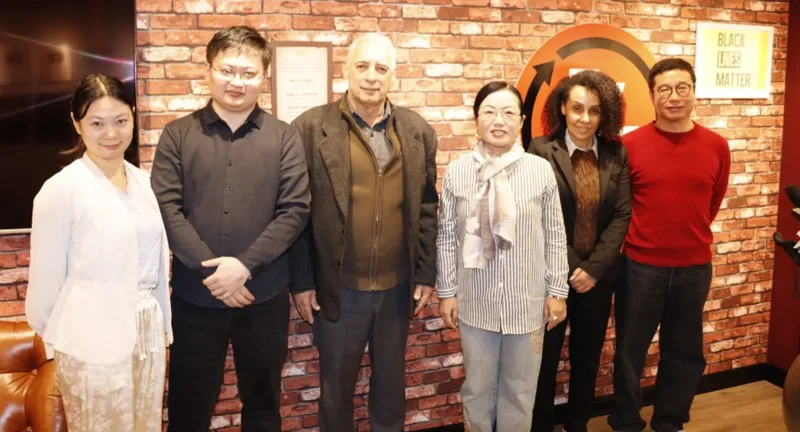 Zhao Si visita São Paulo em encontro sobre poesia e intercâmbio cultural