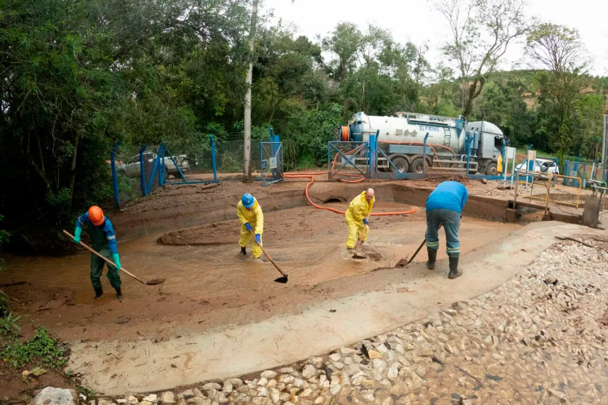 Sanepar envia caminhões-pipa e geradores a áreas afetadas por chuvas no Paraná