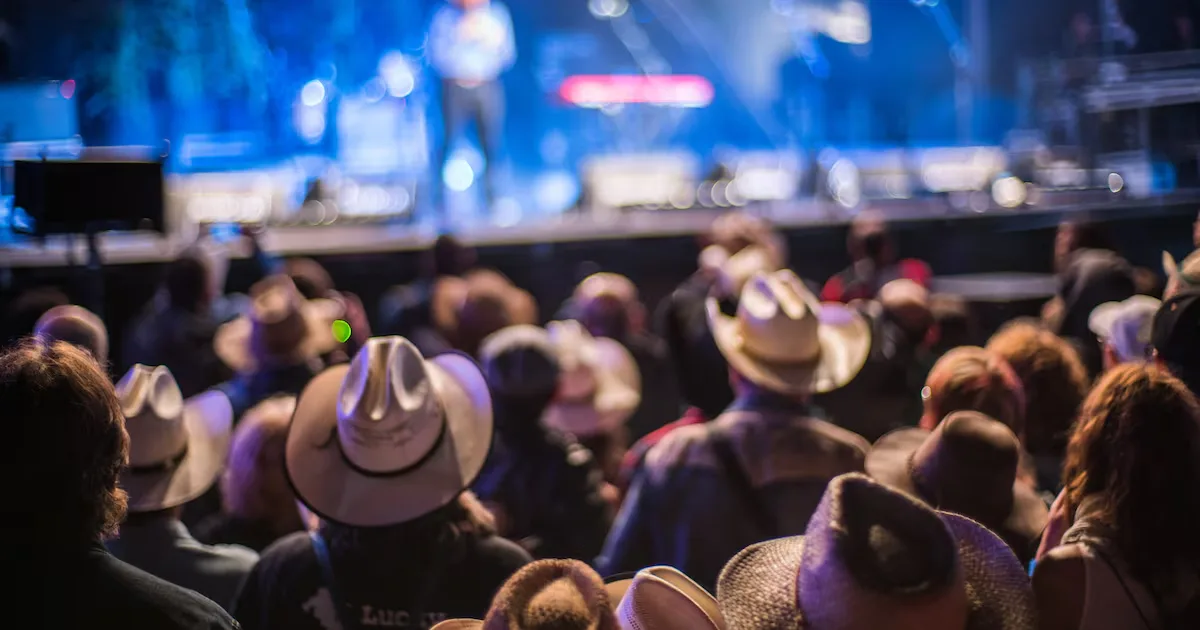Sertanejo domina rádios e sofrência ganha força nas previsões para a música brasileira